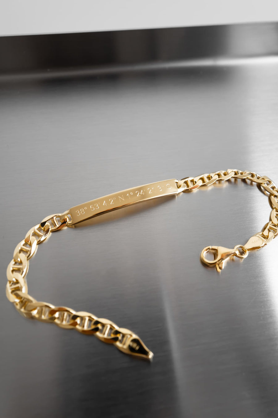 Personalized Bracelet for Men: When Jewelry Becomes a Keepsake