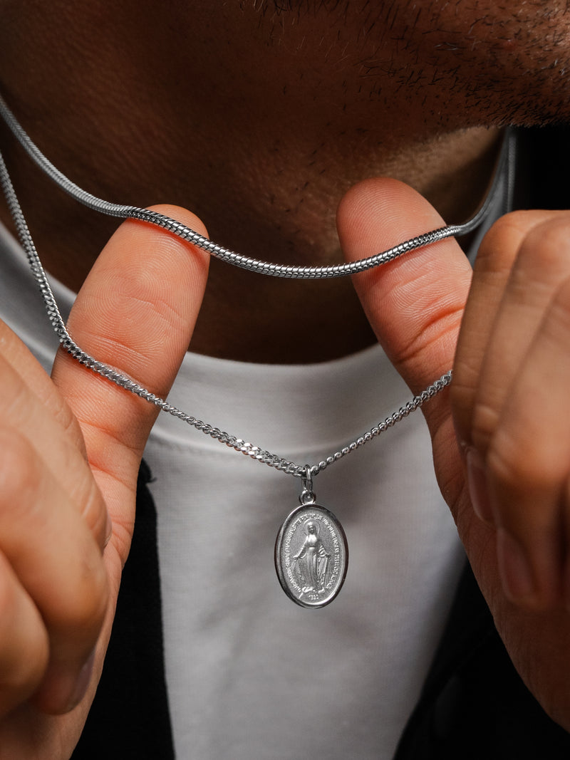 Multiple chains. One look.