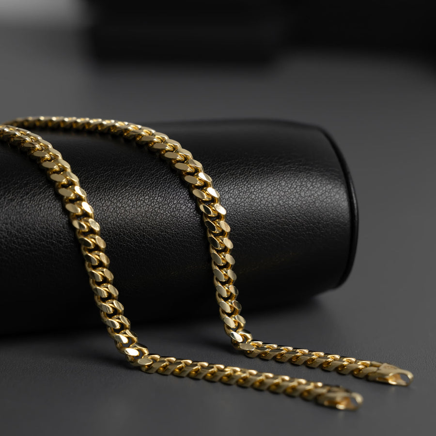 Not flashy, but striking: Why gold tank chains look so good on men